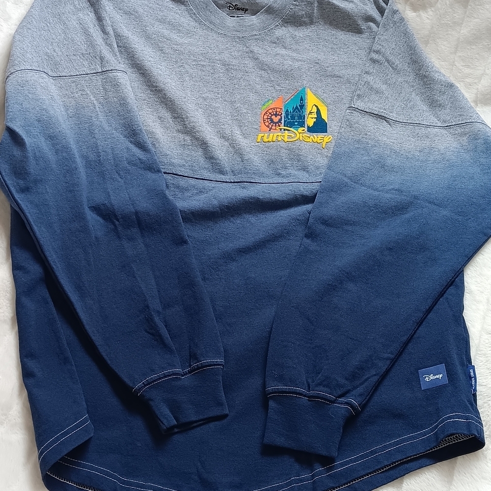 Disney sweatershit  unisex M